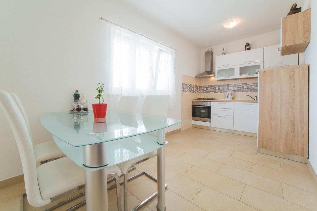 Apartment Chiara Дуги Рат Екстериор снимка