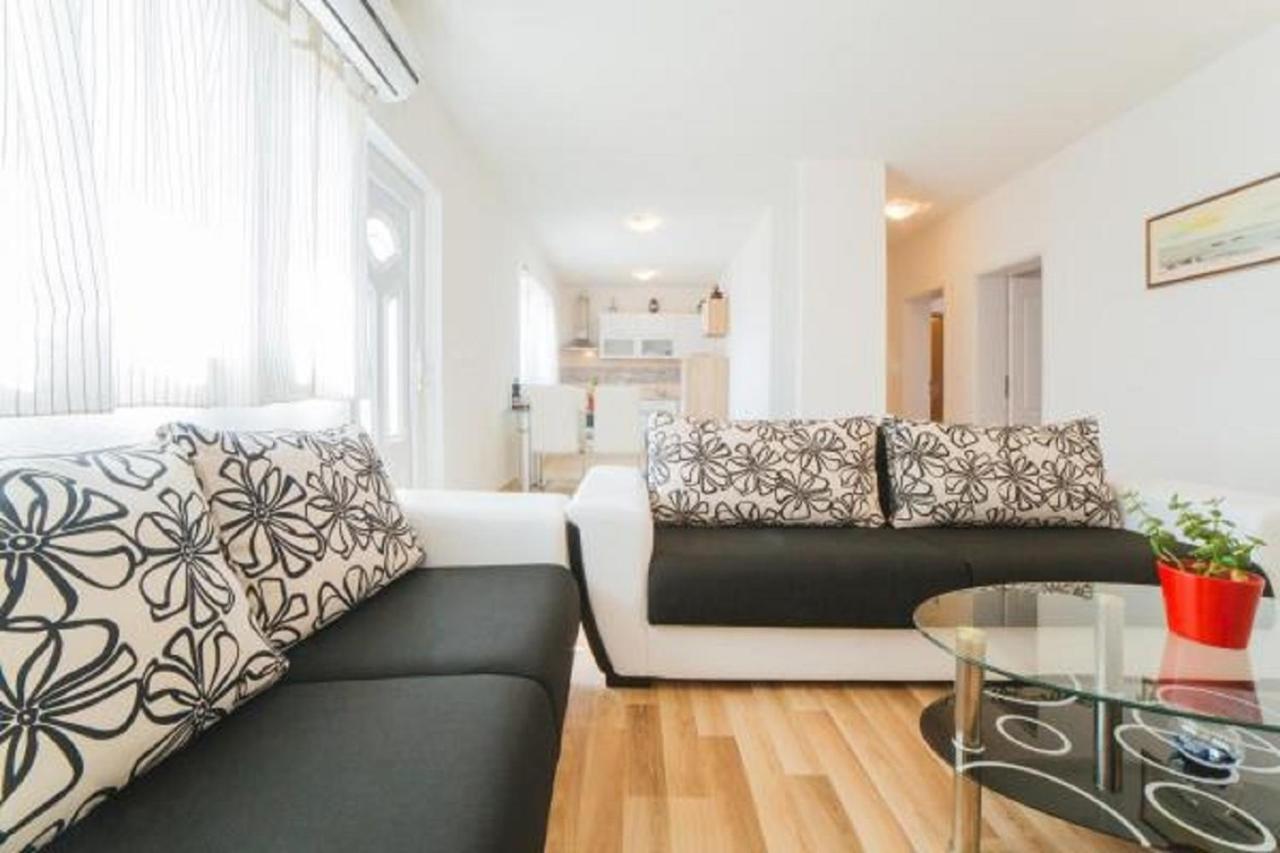 Apartment Chiara Дуги Рат Екстериор снимка